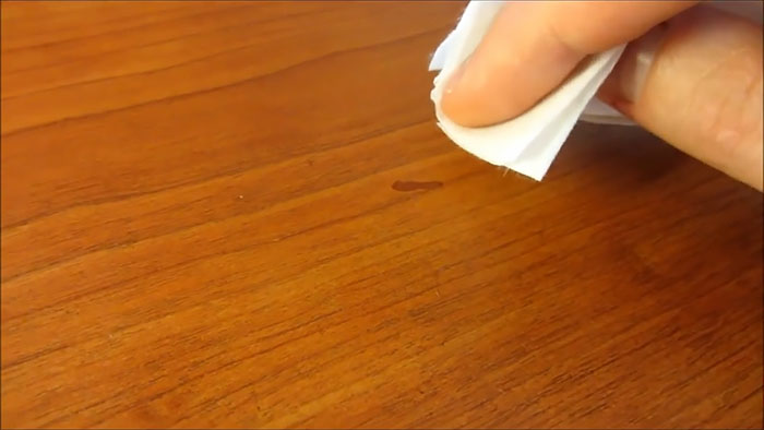 How to remove a scratch on furniture quickly