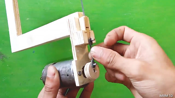 How to make a portable jigsaw