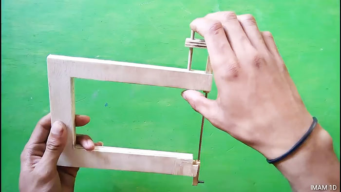 How to make a portable jigsaw