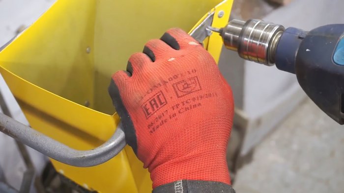 A device for quickly applying plaster with your own hands