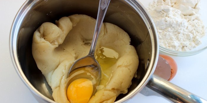 Chebureks on choux pastry with the addition of vodka