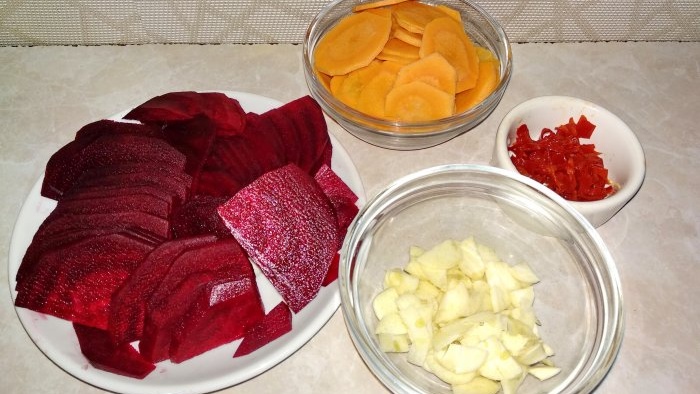 Crispy sauerkraut with beets quick preparation