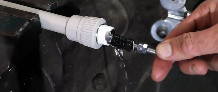 How to solder a pipe with water