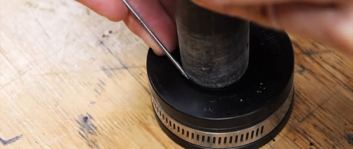 A simple and cheap cyclonic dust collector for a vacuum cleaner made of two buckets