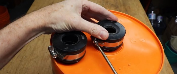 A simple and cheap cyclonic dust collector for a vacuum cleaner made of two buckets