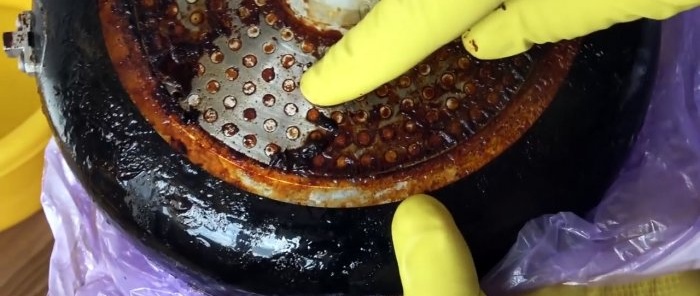 Removing years of carbon deposits from a frying pan