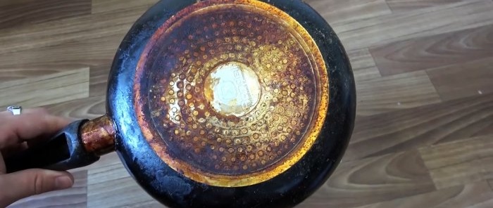 Removing years of carbon deposits from a frying pan