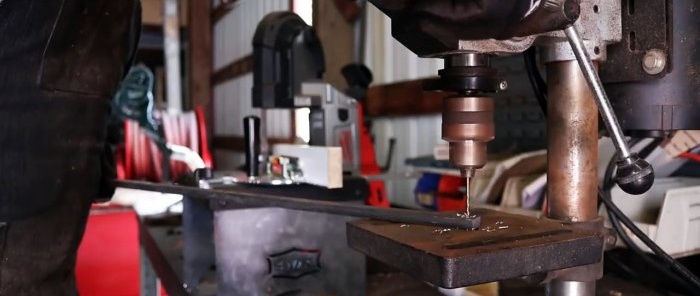 How to make a device for removing snow from a roof