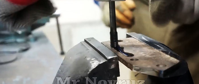 How to make tabletop metal shears from a file