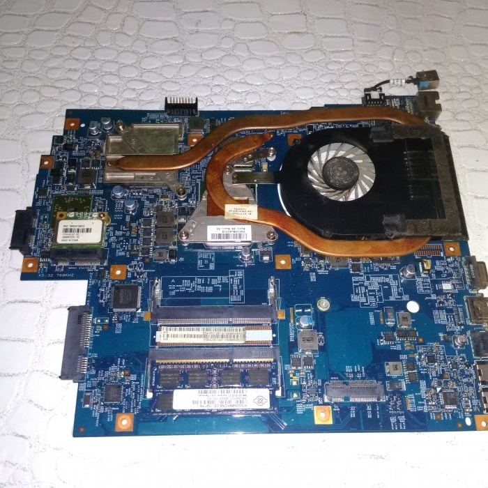 Cleaning the cooling system in a laptop