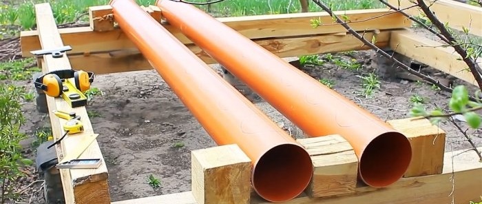 Strawberry bed made of PVC pipes with a root irrigation system