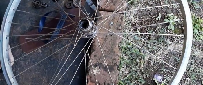 Circular machine made from a bicycle hub and a washing machine motor