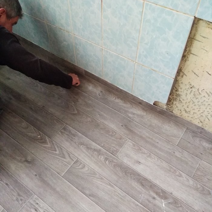 How to lay linoleum on a plank floor