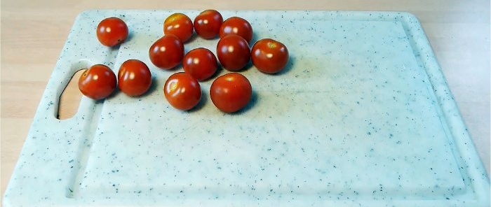 How to cut a dozen cherry tomatoes in one motion