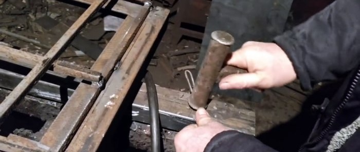 How to evenly and correctly weld hinges onto a steel door or gate