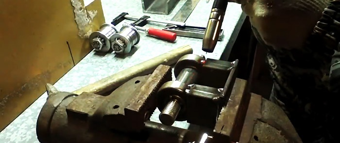 Do-it-yourself pipe bender is simple and almost free