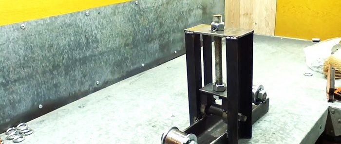 Do-it-yourself pipe bender is simple and almost free