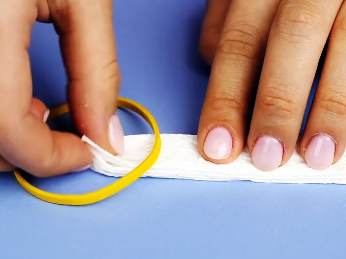 How to make a medical mask from a paper towel in 2 minutes