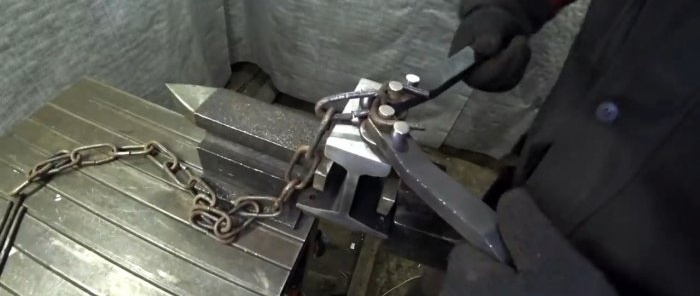 How to make a simple machine from a rail for making chains