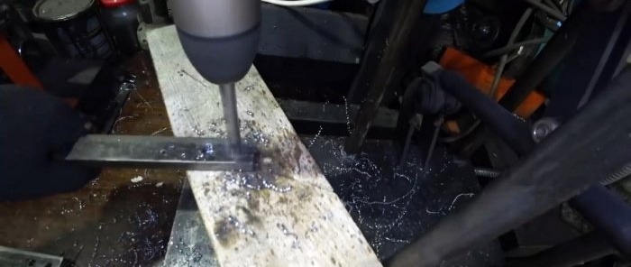 How to make a simple machine from a rail for making chains