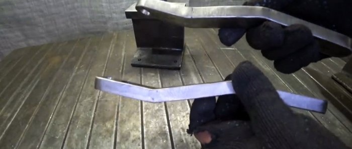 How to make a simple machine from a rail for making chains