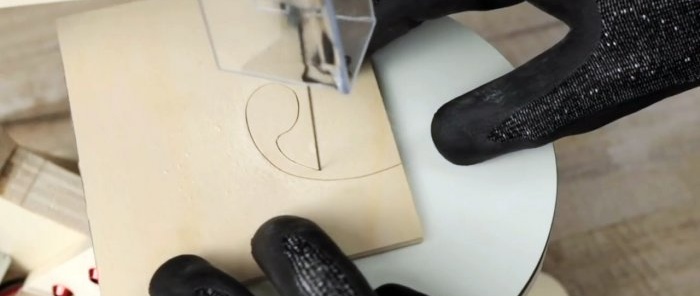 How to assemble a string jigsaw for figure cutting