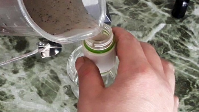 How to make a simple and effective hand sanitizer