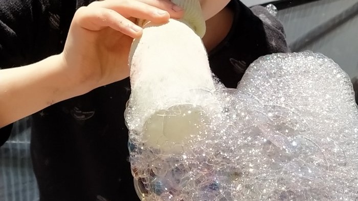 Original DIY worm soap bubbles