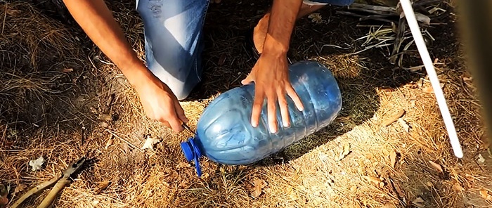 How to make a clamshell from a plastic bottle