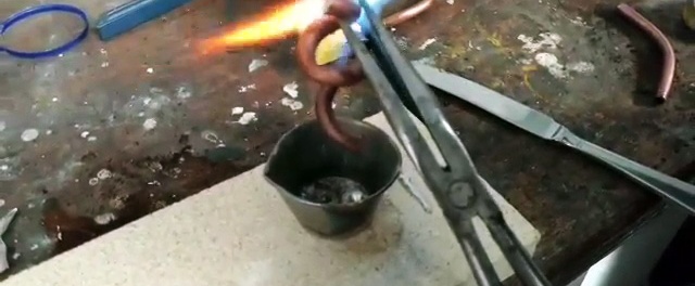 How to make a sharp bend on a copper tube without a pipe bender or other equipment