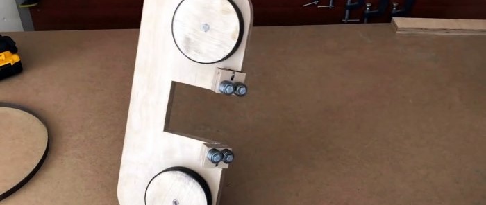 Homemade hand-held plywood band saw driven by a screwdriver