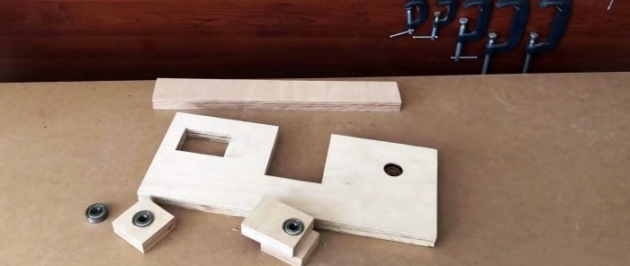 Homemade hand-held plywood band saw driven by a screwdriver