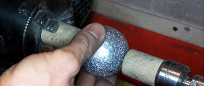 How to make a perfect ball from aluminum foil