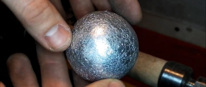 How to make a perfect ball from aluminum foil