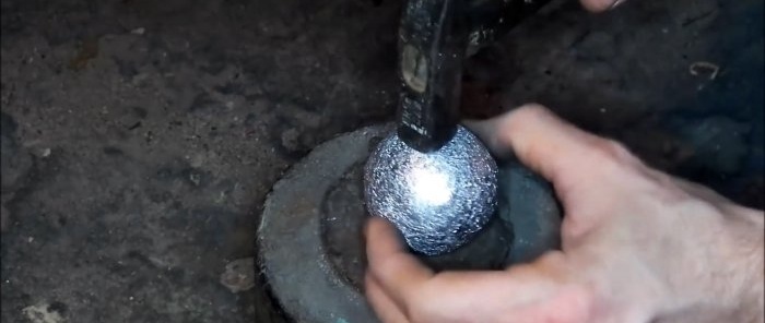 How to make a perfect ball from aluminum foil