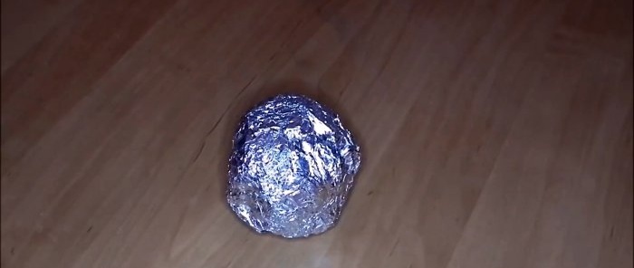 How to make a perfect ball from aluminum foil