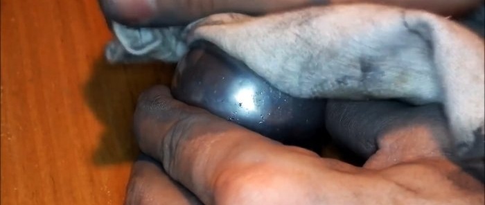 How to make a perfect ball from aluminum foil