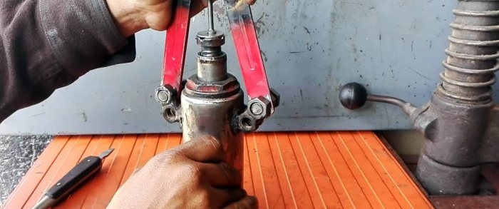 How to make a universal puller from a hydraulic jack