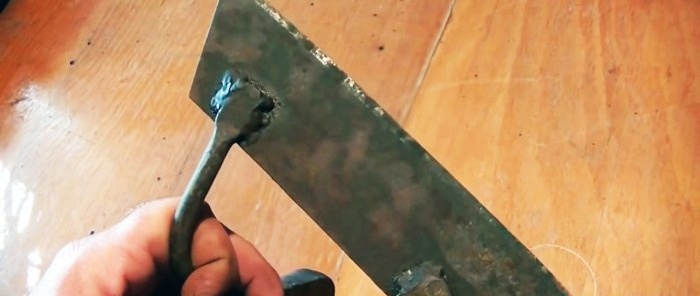 How to make a self-sharpening hoe