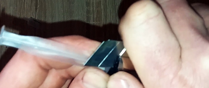 How to make a powerful 4-piston mini compressor from disposable syringes