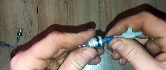 How to make a powerful 4-piston mini compressor from disposable syringes