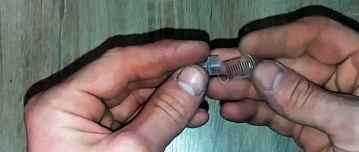 How to make a powerful 4-piston mini compressor from disposable syringes