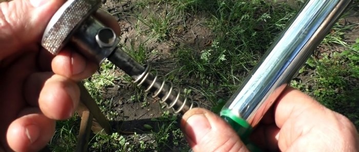 How to make a device for removing weeds by the root