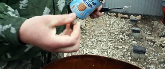 Repairing a leaky barrel in just 1 minute using the old-fashioned method