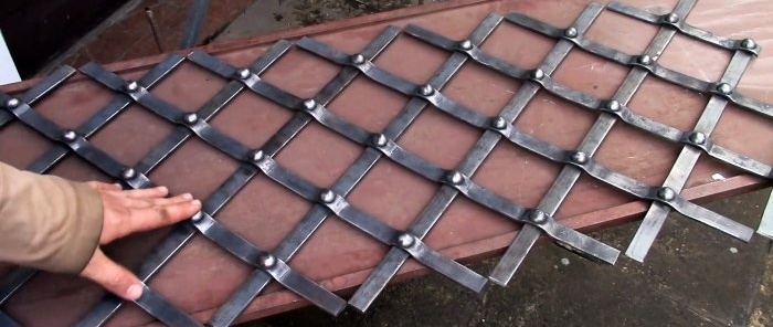 How to make a machine for quickly making forged lattice