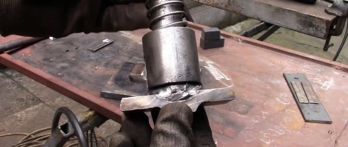 How to make a machine for quickly making forged lattice