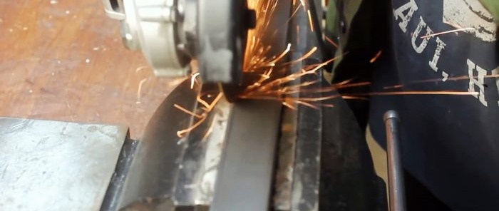 Reliable connection of profile pipes without welding or bolts