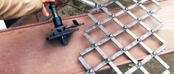 How to make a machine for quickly making forged lattice