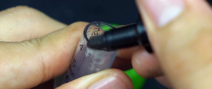 How to make a washbasin from a syringe and a plastic bottle