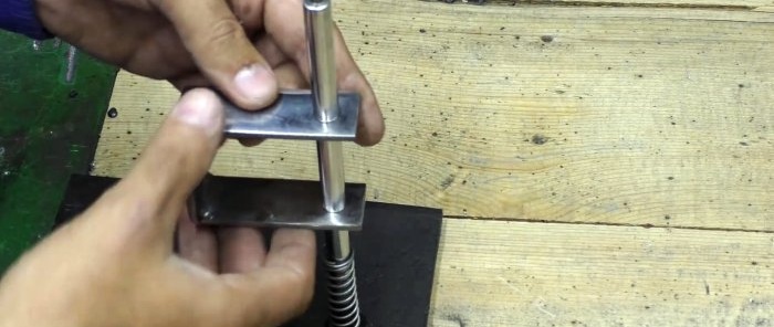 How to make a miniature drilling machine